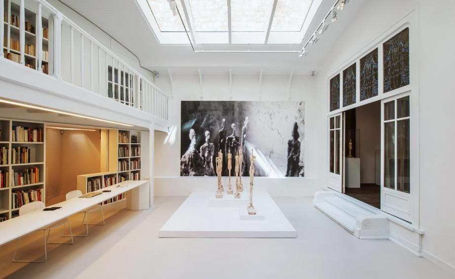 Authentic And Stylish Parisian - 14